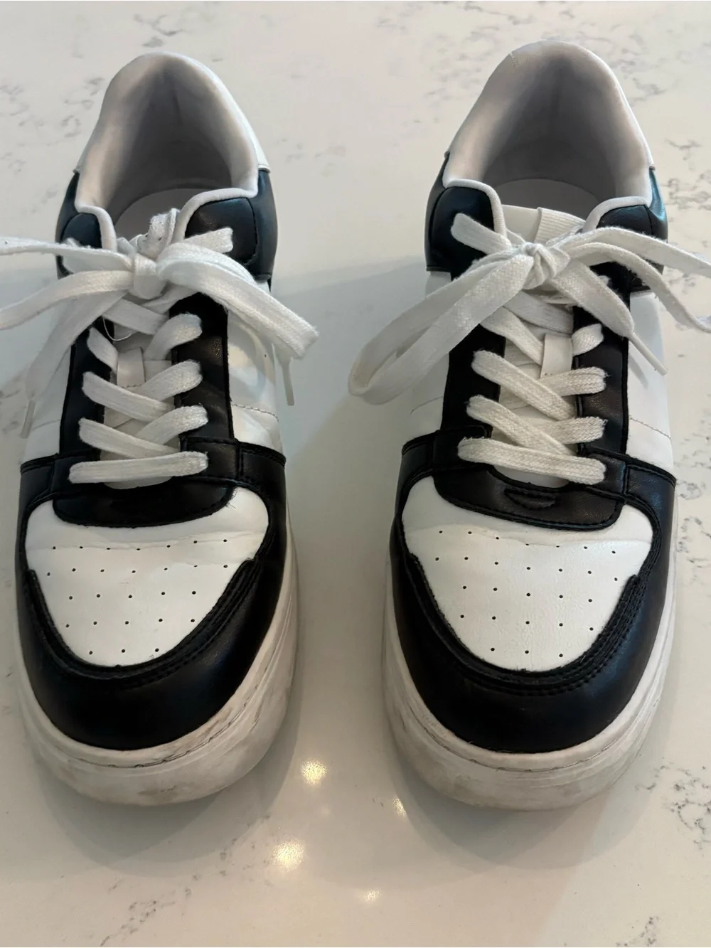 Target Wild Fable Black White Lace Up Retro Skate Sneakers size 10